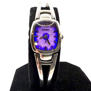 Fossil Vintage Ladies Watch F2 Purple Sunburst Dial Silver Tone Bracelet Style Quartz Small Round Case Water Resistant