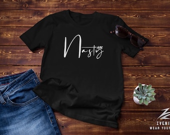Nasty Girl camiseta elegante y cómoda con cuello redondo para mujer en blanco y negro S-2XL