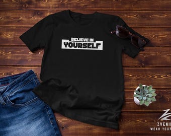 Cree en ti mismo, actitud segura y declaración de energía positiva Camiseta unisex Blanco y negro Tallas S-2XL