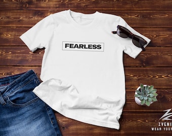 Camiseta unisex con diseño intrépido en blanco y negro, tallas S-2XL, ropa informal cómoda para hombre y mujer.