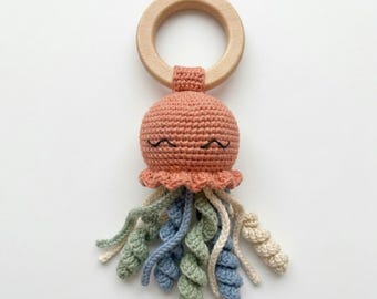 Patrón de ganchillo para sonajero de medusa, juguete para bebé en tonos pastel, regalo amigurumi para recién nacidos, patrón de ganchillo en PDF.