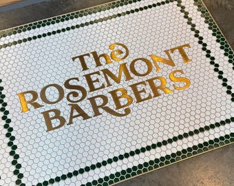 Aangepaste metallic lettermozaïek: tegel met gepersonaliseerd bedrijfslogo