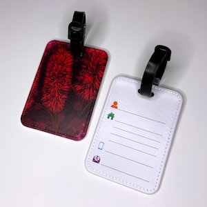 Bagagelabel met riem om aan de koffers en handbagage te bevestigen. Blossomkng Collection, bloemen, rood, bordeaux, zwart.