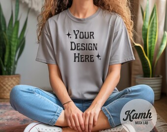 Maqueta de camiseta deportiva Gildan 64000 gris, maqueta Gildan 64000, maqueta de camiseta bohemia, maqueta estética, descarga digital