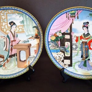 Chinese Vintage Porcelain Collectible Plates, &quot;Beauties of the Red Mansion,&quot; Set of 2, Artist Zhao Humin, Jingdezhen Province, Collectible