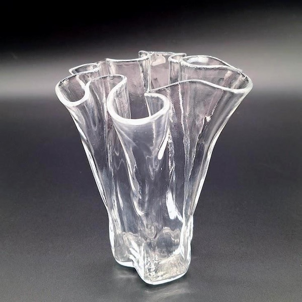 Jarrón vintage Muurla EVA con forma de pañuelo, vidrio artístico Kallioninen, Finlandia, década de 1980, bordes fruncidos, vidrio de calidad hielo, arreglos florales fáciles