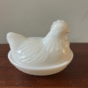 Small milk glass hen on nest