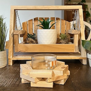 Schaukel und Feuerstelle, Holzschaukel, Blumenständer, Holzdekor