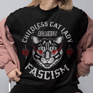 Kinderloos kattendame shirt tegen fascisme shirt feministische kat shirt kat dames shirt anti-fascisme tee verzet fascisme shirt linkse kat moeder