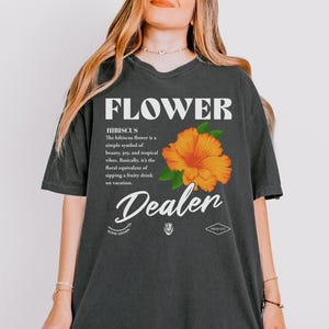 Hibiscus Flower Shirt Boho Wild Flower Shirt Floral Graphic T-shirt Summer Flower Shirt Cute Flower Market Shirt Hibiscus Tee Hibiscus Shirt