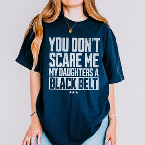 Karate Mama Shirt Karate-Mädchen-Shirt Geschenk für Mama Geschenk für Papa BJJ Mama Karate Tochter Shirt Mama-Leben MMA Mama Shirt Mixed Martial Arts Shirt