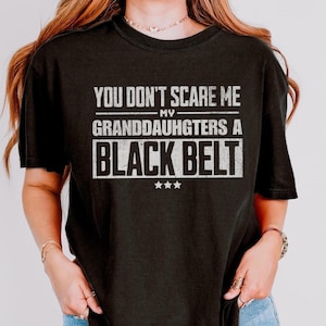 Karate Oma Shirt Karate Opa Shirt Karate Mädchen Shirt Geschenk für Oma Karate Tochter Shirt MMA Mama Shirt Mixed Martial Arts Shirt