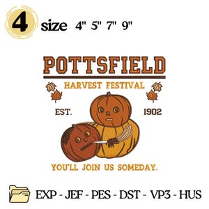 Puede incluir: Un diseño bordado con dos calabazas de dibujos animados, una naranja y otra marrón, con el texto "POTTSFIELD HARVEST FESTIVAL" y "YOU'LL JOIN US SOMEDAY." Tamaños disponibles: 10 cm, 13 cm, 18 cm y 23 cm.