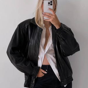 Frauen-Übergrößenbomber-handgefertigte Lammfell-weiche echte Lederjacke, Frauen-Freizeitkleidung-echte schwarze Jacke, Naturleder, Geschenk für sie