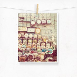 Beijing Fotografía de viaje, Retro Home Decor, Fotografía del reloj despertador, Impresión de la vida al idosa, estilo vintage, impresión caprichosa, mediados de siglo moderno imagen 3