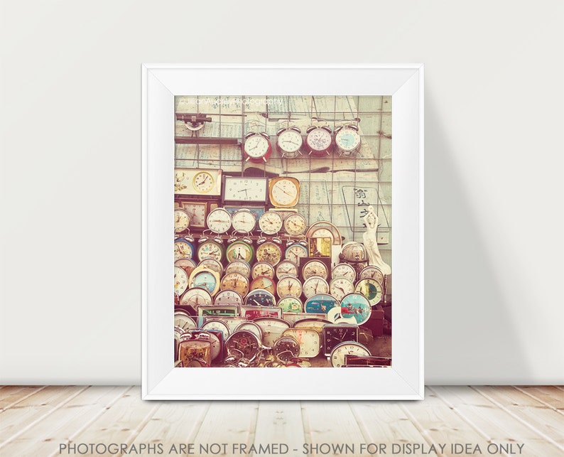 Beijing Fotografía de viaje, Retro Home Decor, Fotografía del reloj despertador, Impresión de la vida al idosa, estilo vintage, impresión caprichosa, mediados de siglo moderno imagen 1