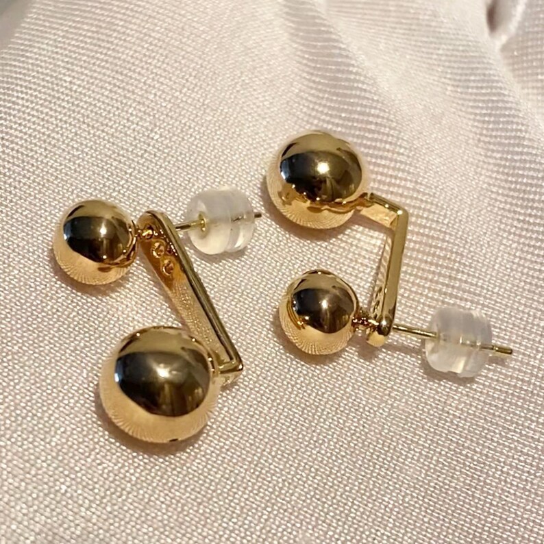 Aretes de bola doble de oro amarillo macizo de 18 quilates | Aretes huecos de doble esfera | Aretes redondos minimalistas italianos | Joyería moderna de oro imagen 7