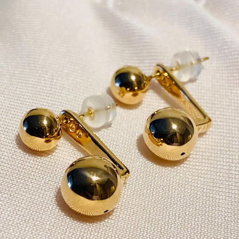 Aretes de bola doble de oro amarillo macizo de 18 quilates | Aretes huecos de doble esfera | Aretes redondos minimalistas italianos | Joyería moderna de oro imagen 8