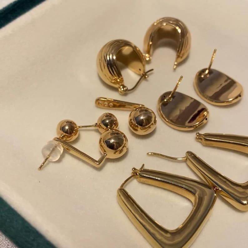Aretes de bola doble de oro amarillo macizo de 18 quilates | Aretes huecos de doble esfera | Aretes redondos minimalistas italianos | Joyería moderna de oro imagen 9