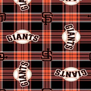 Puede incluir: Patrón repetitivo con el logotipo del equipo de béisbol de los Gigantes de San Francisco y pelotas de béisbol sobre un fondo a cuadros. El diseño a cuadros incorpora líneas negras, naranjas y marrones, creando una estética visualmente dinámica y deportiva.