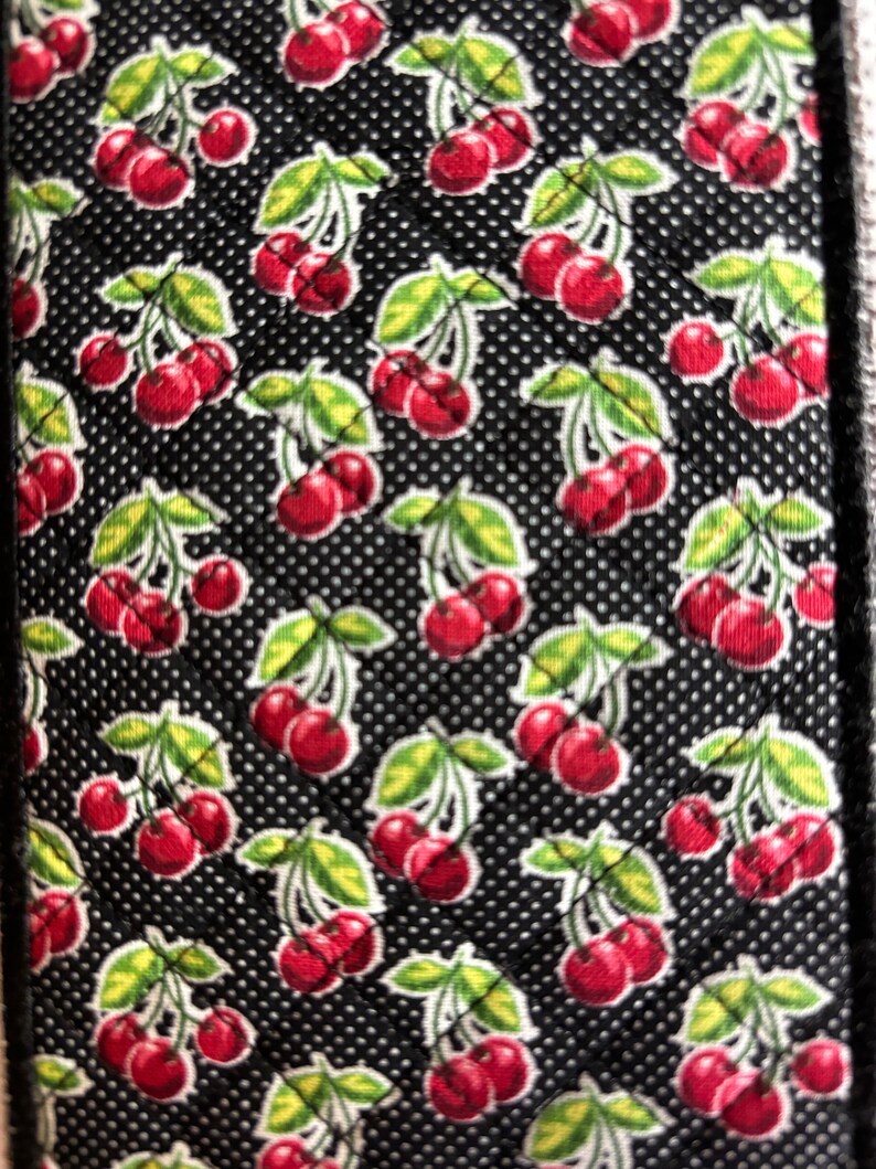 Porte-serviette Every Day Matelassé Cherries on black