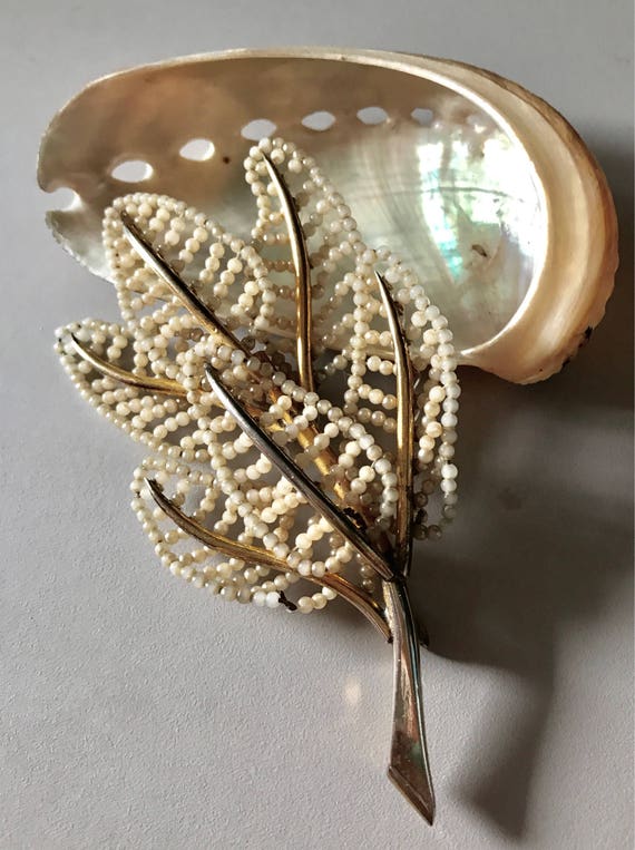 Vintage Faux Wire Pearl Leaves Brooch