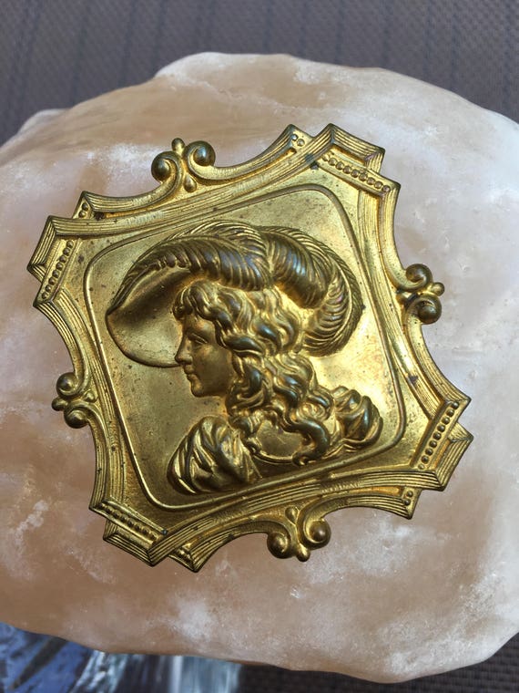 Vintage Victorian Style Cameo Brooch - image 1