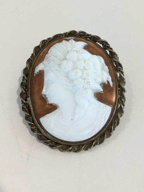 Edwardian Porcelain Cameo Cabachon Brooch