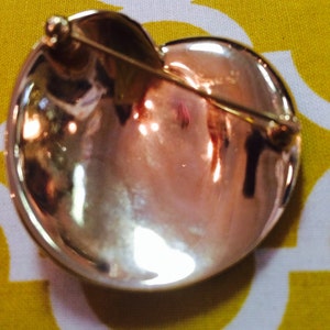 1960s Crown Trifari Modernist Brushed Goldtone Swirl Pin image 3