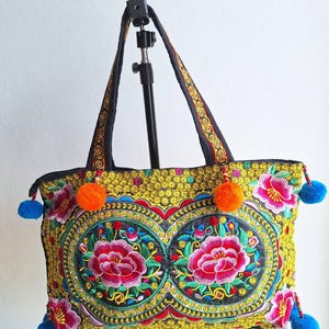 Thai Hmong Tasche mit Bestickter Stoff Bunte Tasche mit Pom Poms / Schultertasche / Einkaufstasche / Geschenk