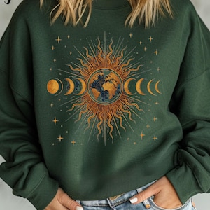 Kosmisches Sonne und Mond Sweatshirt - Perfekt für Astrologie-Liebhaber, Bestseller-Sweatshirts, Himmlisches Geschenk, Unisex-Stil, Gildan®