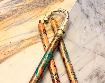 Bastone da passeggio Burn Green Filling/ Bastone da passeggio artigianale in stile vintage a 3 sezioni con impugnatura curva in ottone a forma di canna da zucchero.