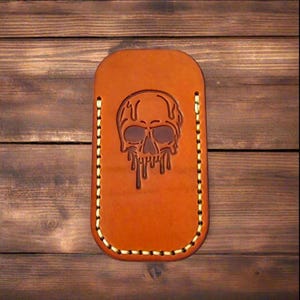 Funda de piel premium "La Calavera Zombi Original" (pequeña) - Cuero italiano Margotta