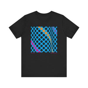 Puede incluir: Camiseta negra con un diseño geométrico vibrante. El gráfico muestra un fondo azul con círculos negros, acentuado por gradientes coloridos de naranja, rosa y morado. Los textos "Opaquetry" y "RyanStrauss.art" están impresos en la parte inferior.