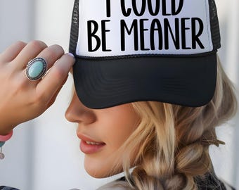 Gorra de camionero divertida, gorra de camionero "Podría ser más mala", gorra atrevida, gorra sarcástica, gorra de camionero retro, gorra de chica mala, regalo divertido para ella, gorra divertida