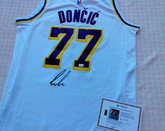 Luka Doncic #77 ondertekend Los Angeles Lakers-jersey wit met COA