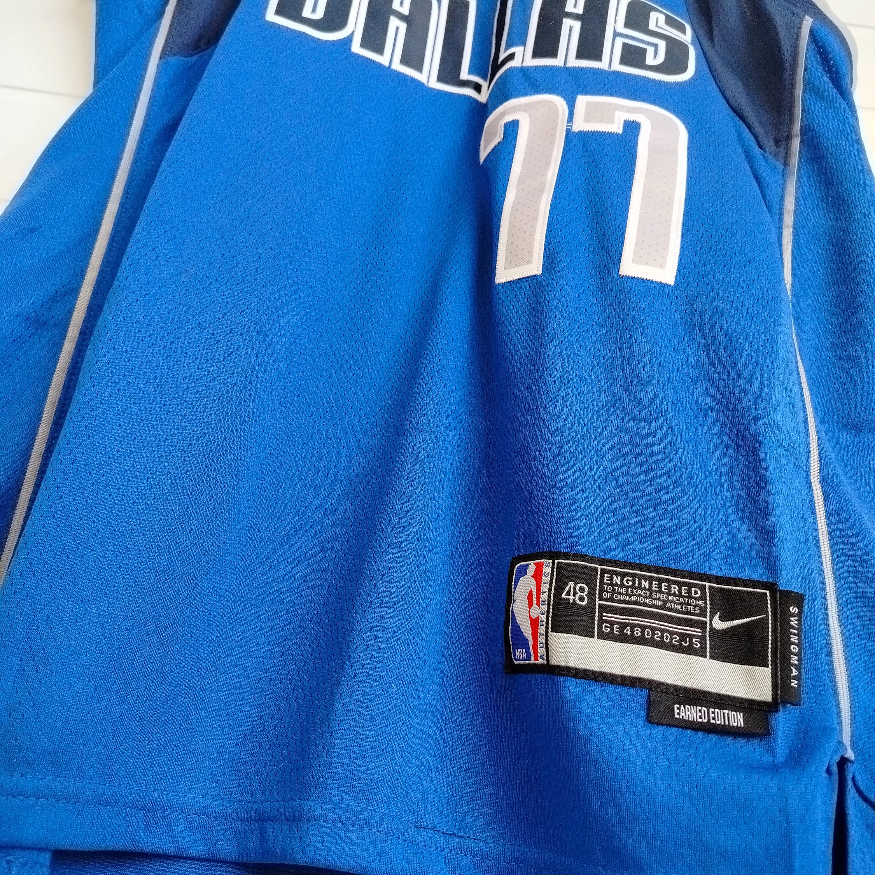 ルカ・ドンチッチ #77 直筆サイン入り ダラス・マーベリックス