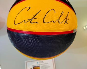 Caitlin Clark heeft WNBA Indiana Fever-basketbal ondertekend met COA