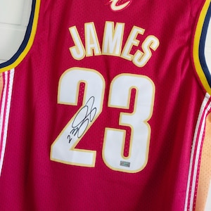 Camiseta de la NBA de los Cleveland Cavaliers firmada y autografiada por LeBron James #23 con certificado de autenticidad. LeBron Auto Authentic