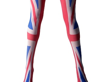 Puede incluir: Medias con diseño de la bandera Union Jack. Los colores rojo, blanco y azul de la bandera británica se muestran en las piernas, desde los pies hasta los muslos, creando un aspecto audaz y patriótico.