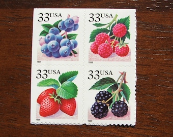 8 Vintage Stamps .. Fruit and Berries 33cent .. UNused .. #3294+ setenant set