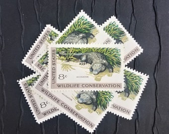 5 Vintage Postage Stamps .. Alligator 8cent stamps .. UNUSED .. #1428