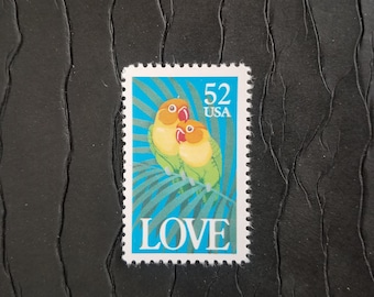 5 Vintage Postage Stamps .. Love Parrots 52cent stamps .. UNUSED .. #2537