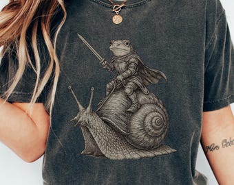 Comfort Colors Retro Medieval Frog Shirt, Vintage 90s Renaissance Faire Fantasy Tee, Weirdcore Snail Tshirt, Funny Goblincore Clothing Gift