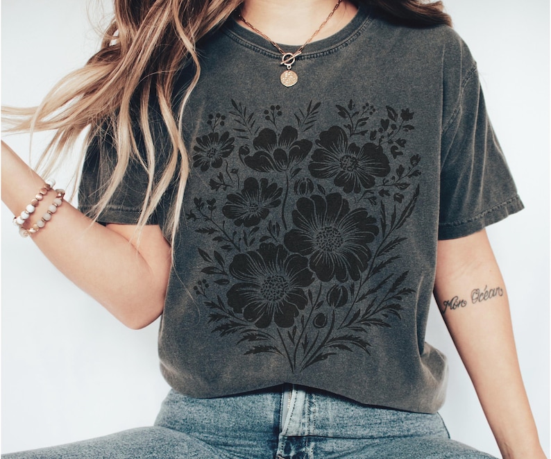 Comfort Colors Vintage Pressed Flowers Shirt, Botanical Floral Tshirt, Wildflowers T Shirt, Boho Cottagecore Tee, Gift for Gardener Pepper