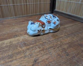 Rare 1950s Imari Maneki Neko Sleeping Cat Figurine with 24K Gold Details R17