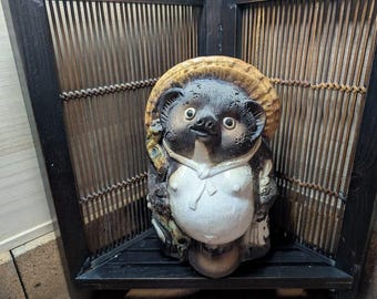 彫刻 ラリマー　アニマル　クマ　猫　たぬき　キツネ　犬　天然石 Japanese Ceramic Tanuki Raccoon dog sculpture for garden or