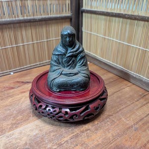Rare 1800s Japanese Cast Iron Statue Hōjō Masako or Daruma Daishi Kamakura Era Historical Figures – With Wooden Stand Japan Gov Auction U24
