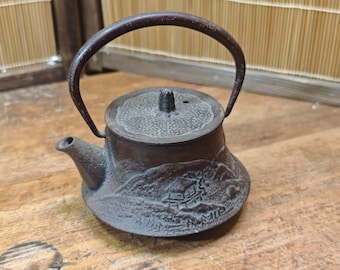 Vintage Japanese Tetsubin 1940s Cast Iron Teapot Hand Engraved Landscape Kettle D39
