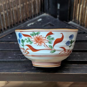 Xícara de chá vintage Kutani Ware: cerâmica japonesa pintada à mão assinada por Shuyama